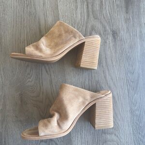 Steve Madden Cru Heeled Mule Sandal in Camel (light brown) Suede Size: 8